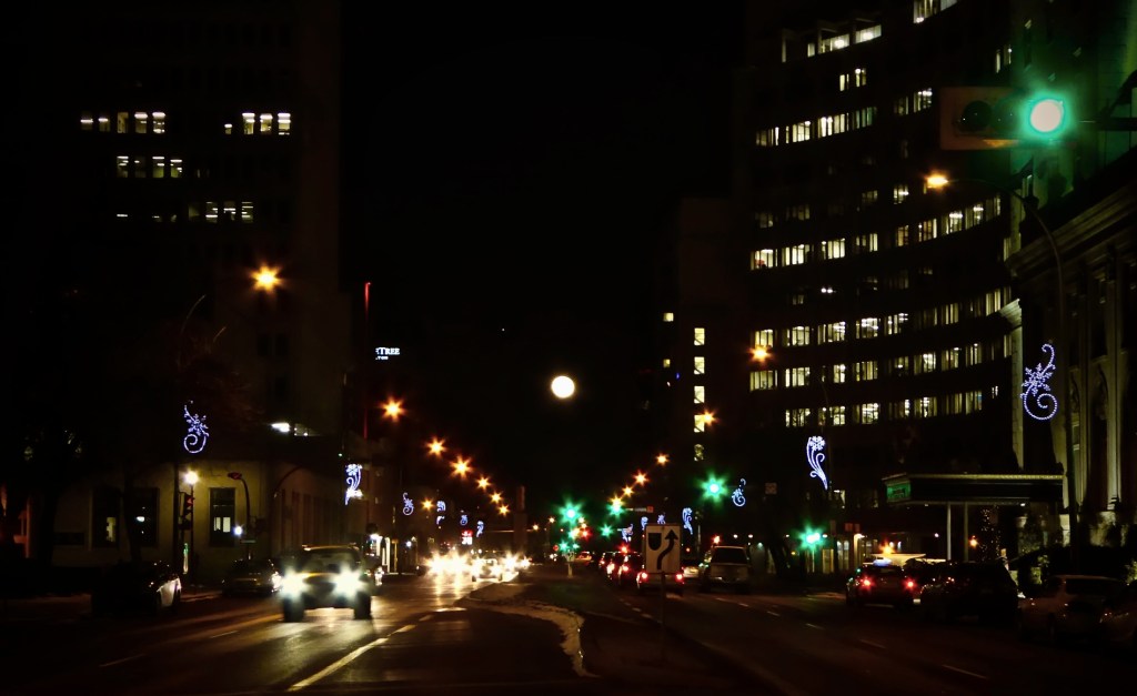 full moon Victoria Avenue